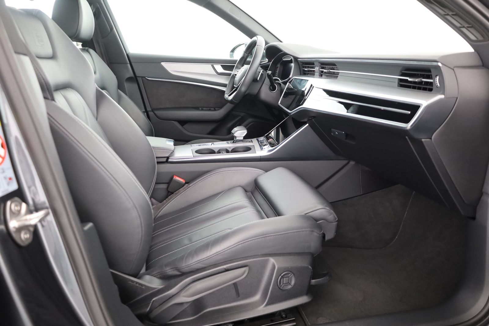 Audi A6 Avant 40 TDI quattro S line - Samsaru's Car Outlet