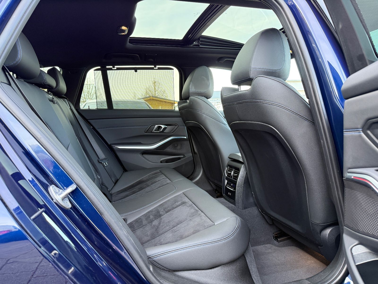 BMW 320 d xDrive M-SPORT - Samsaru's Car Outlet