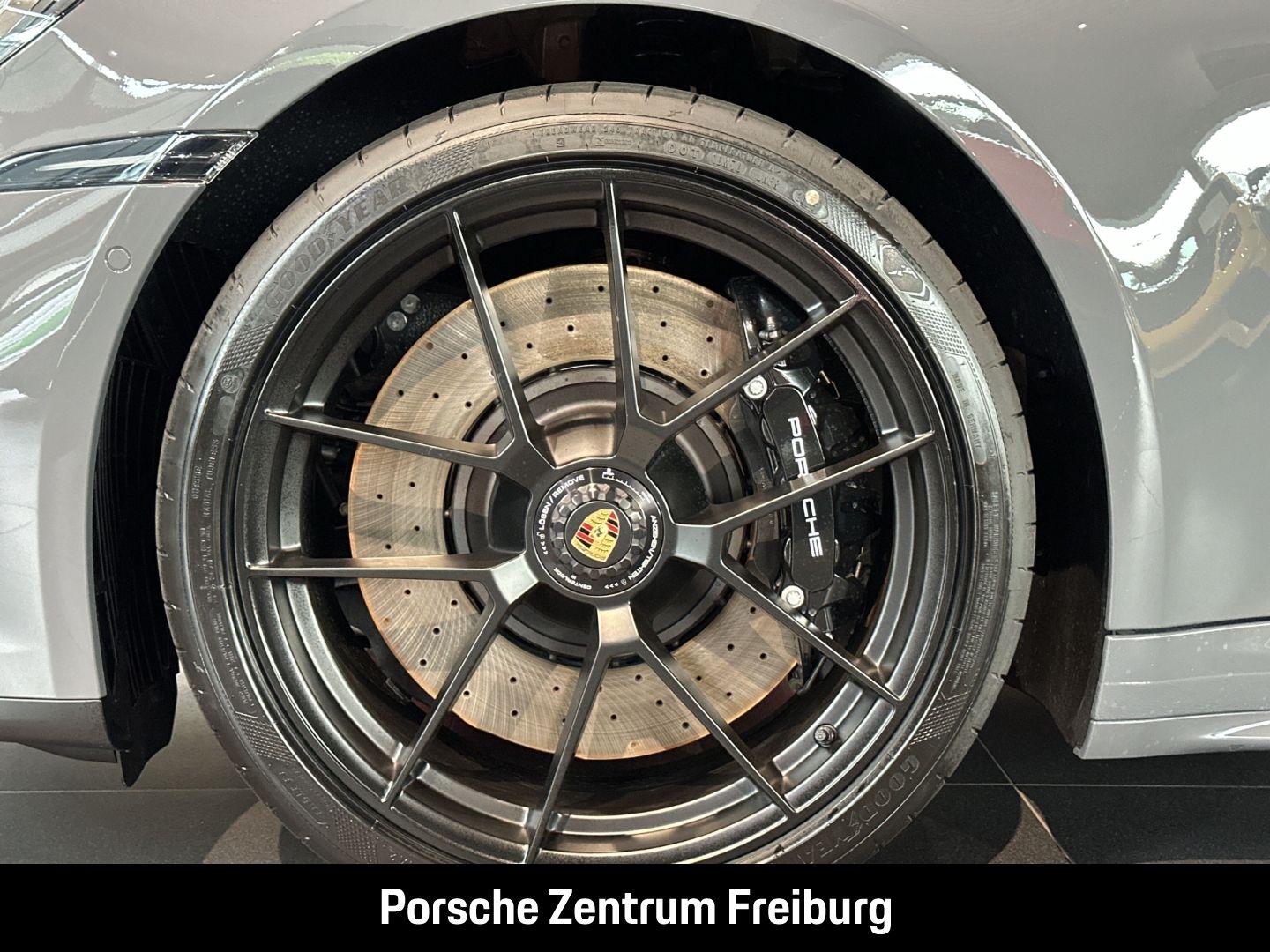 Porsche 992 911 Targa 4 GTS BOSE Sportabgasanlage LED