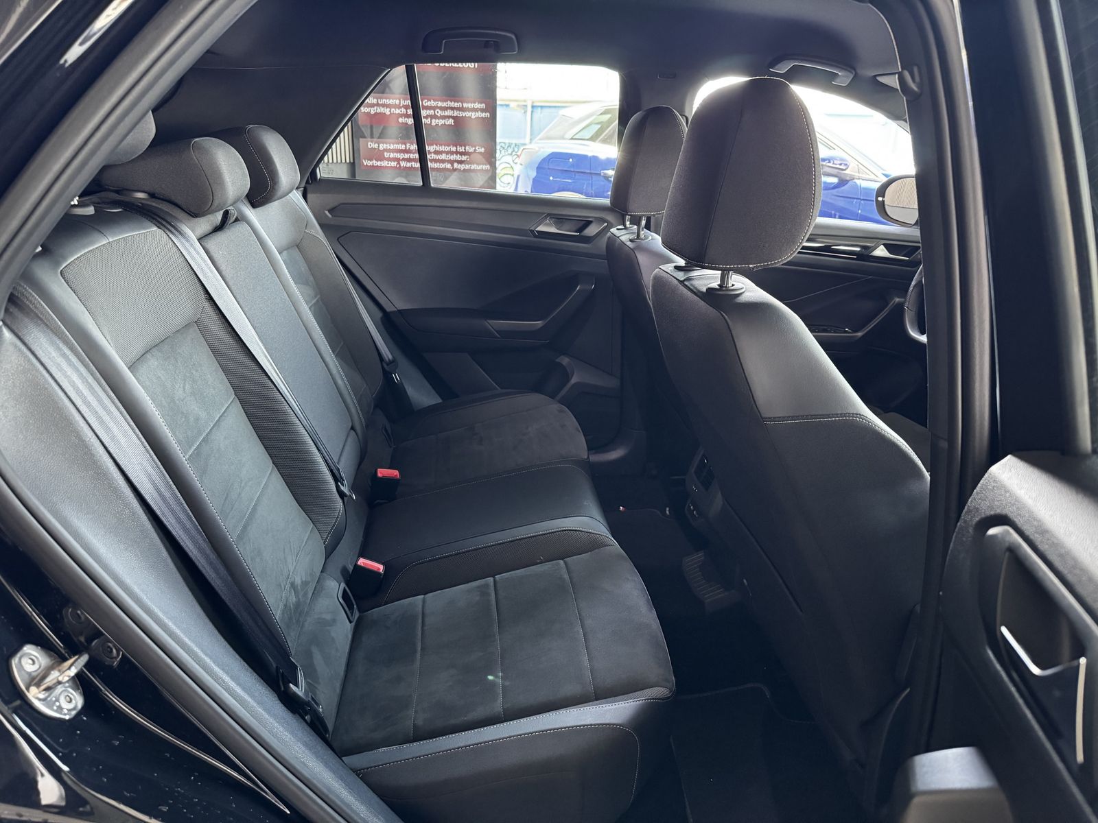 Volkswagen T-Roc 1.0 TSI R-Line - Samsaru's Car Outlet