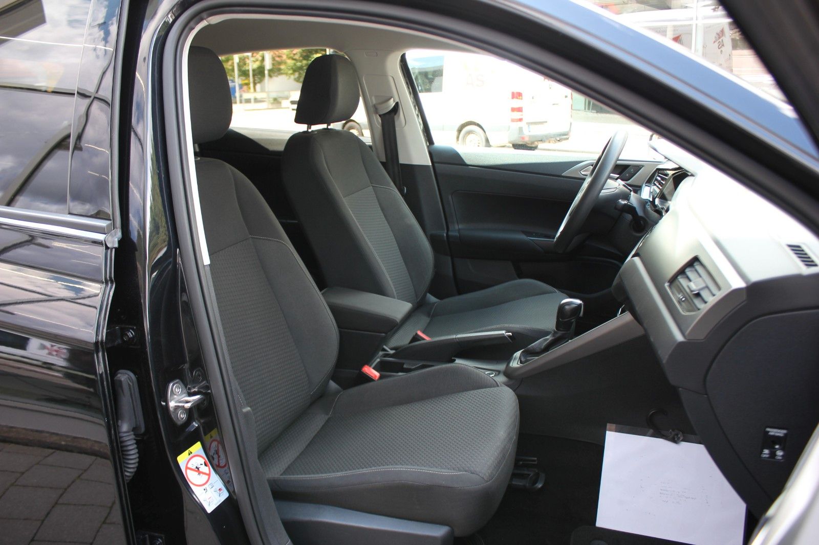 Volkswagen Polo VI Comfortline 1.0 TSI DSG - Samsaru's Car Outlet