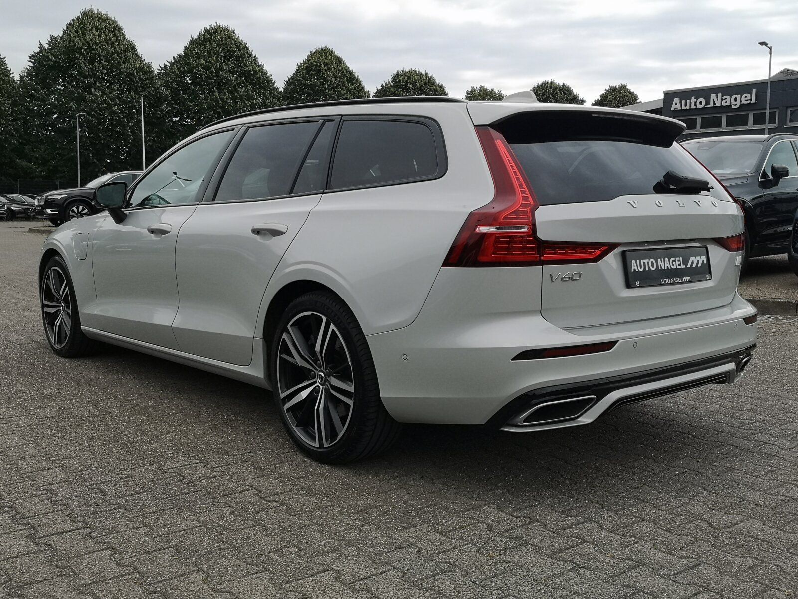 Volvo V60 Recharge T8 Plus Dark Long Range PANO|AHK|