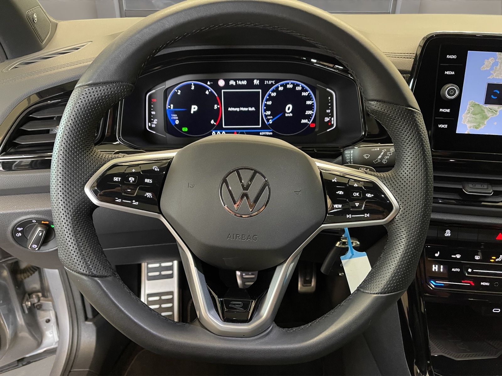 Volkswagen T-Roc 2.0 TDI 4Motion R-Line - Samsaru's Car Outlet