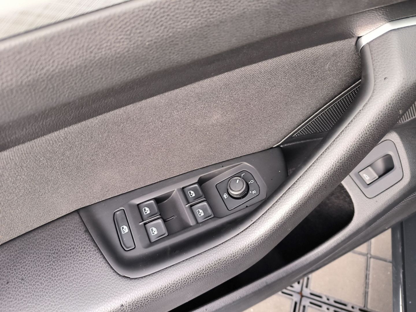 Volkswagen Passat Variant Business 2.0 TDI - Samsaru's Car Outlet