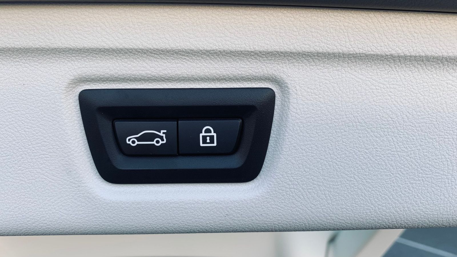 BMW 320i Touring Sport Line - Samsaru's Car Outlet