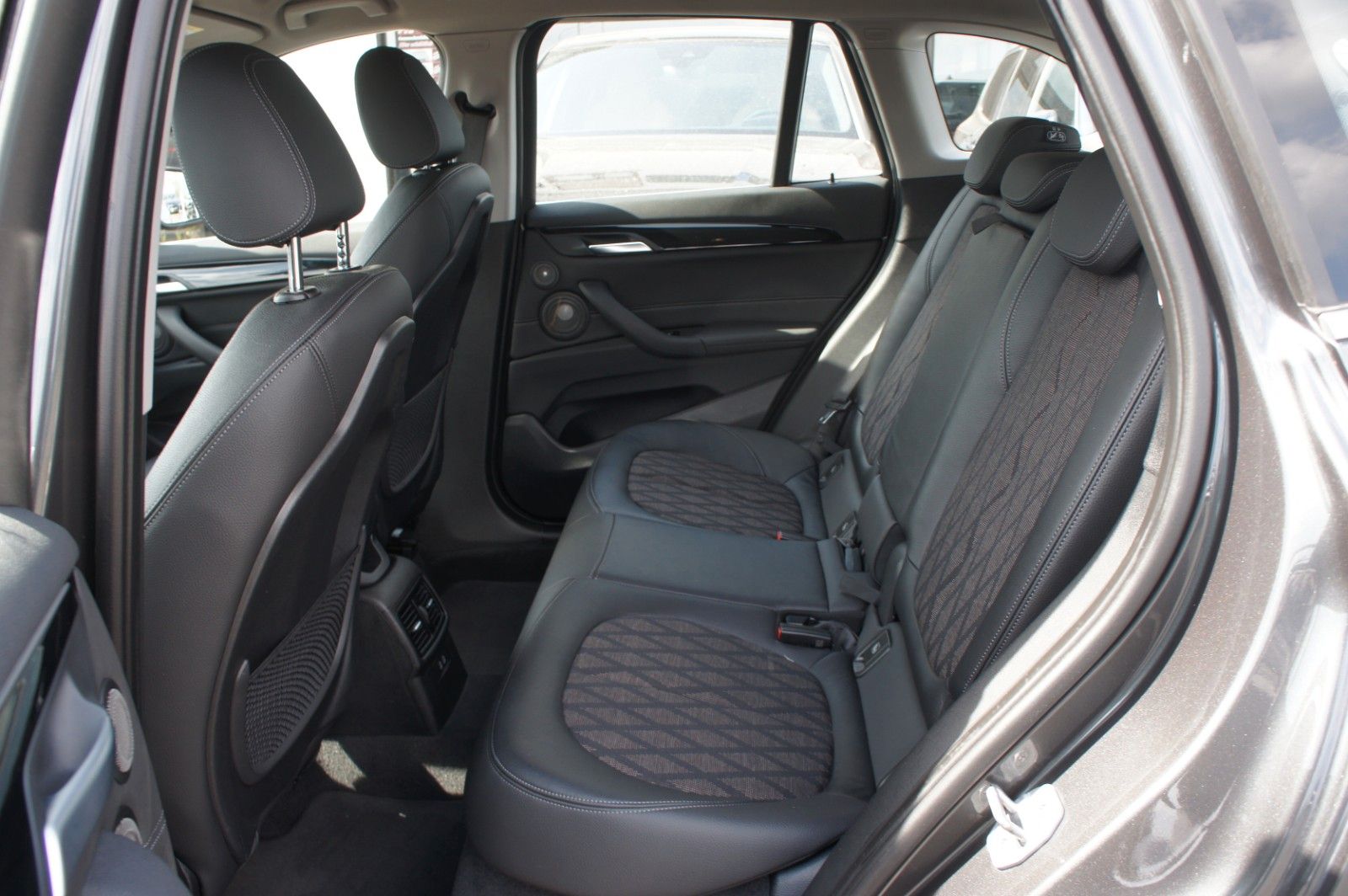 BMW X1 xDrive 25e xLine - Samsaru's Car Outlet