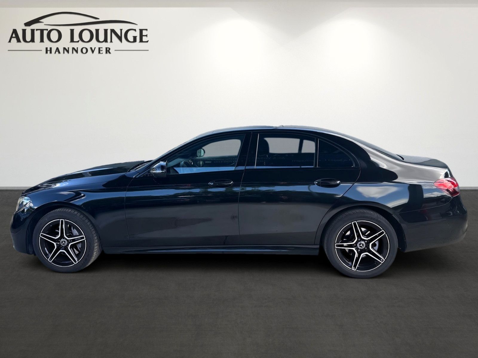 Mercedes-Benz E 220d 4MATIC AMG Line - Samsaru's Car Outlet