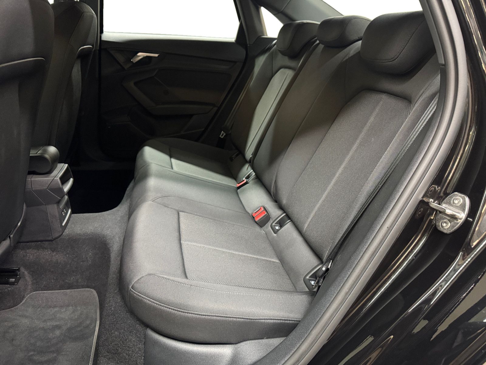 Audi A3 Limousine 30 TFSI advanced Carplay Sitzh LED