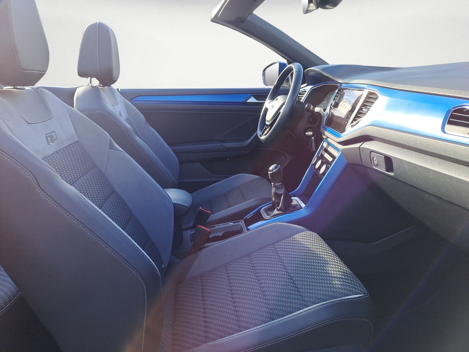 Volkswagen T-Roc R-Line 1.5 TSI - Samsaru's Car Outlet