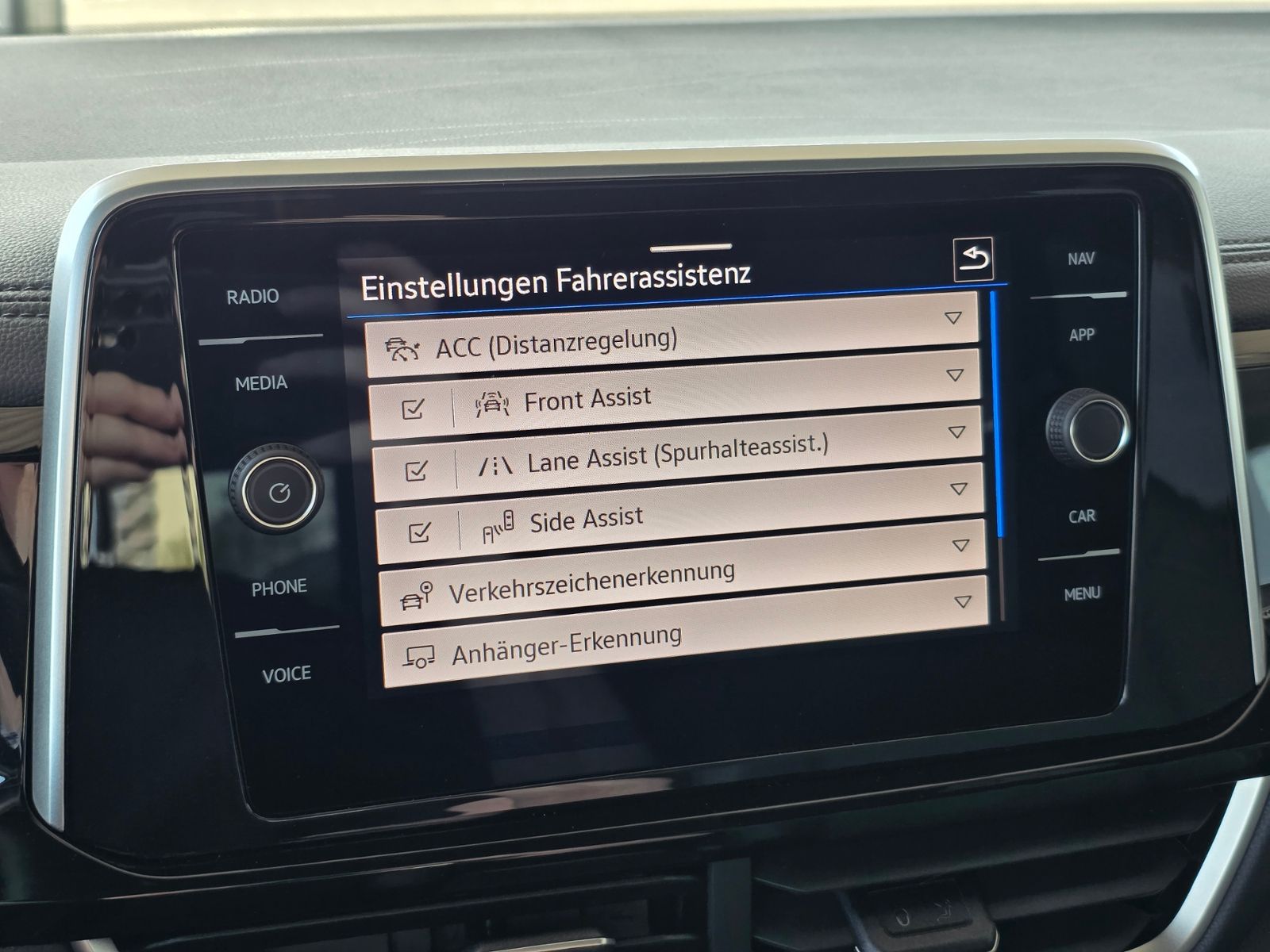 Volkswagen T-Roc 2.0 TDI DSG R-Line - Samsaru's Car Outlet