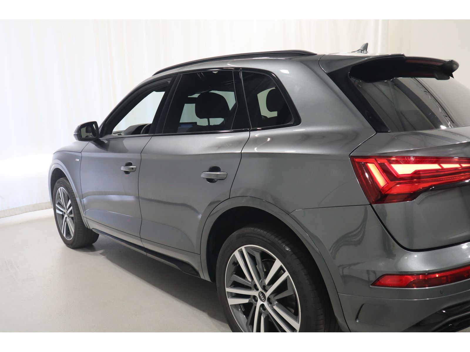 Audi Q5 40 TDI quattro S line - Samsaru's Car Outlet