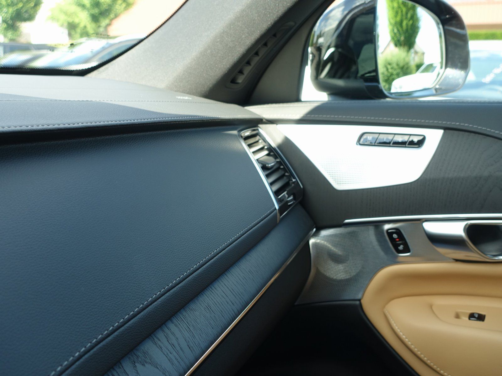 Volvo XC90 Plus Bright T8 Recharge AWD - Samsaru's Car Outlet
