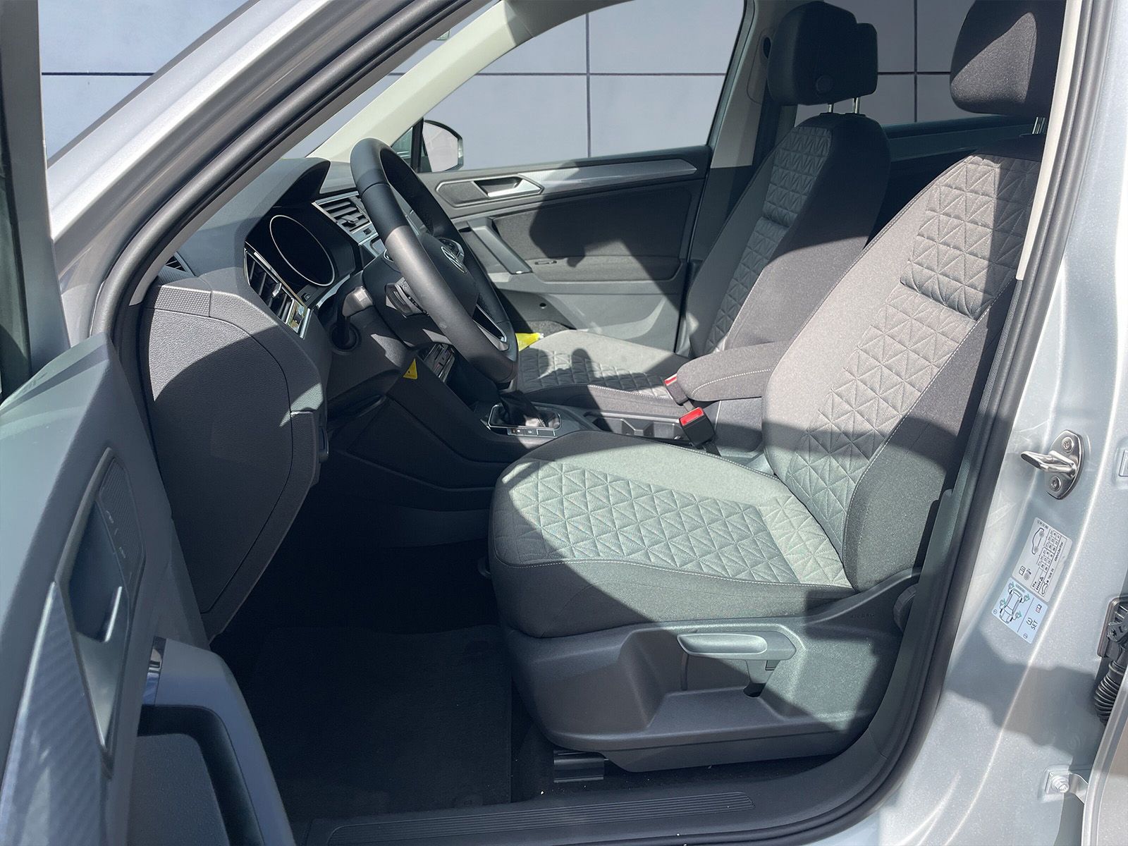 Volkswagen Tiguan Life 1.5 DSG - Samsaru's Car Outlet