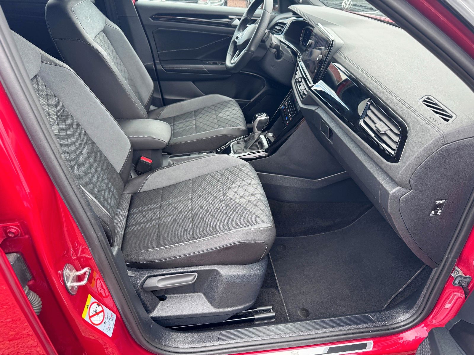 Volkswagen T-Roc R-Line - Samsaru's Car Outlet