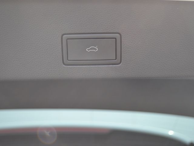 Volkswagen Golf VIII Variant 2.0 TSI DSG R-Line Black - Samsaru's Car Outlet