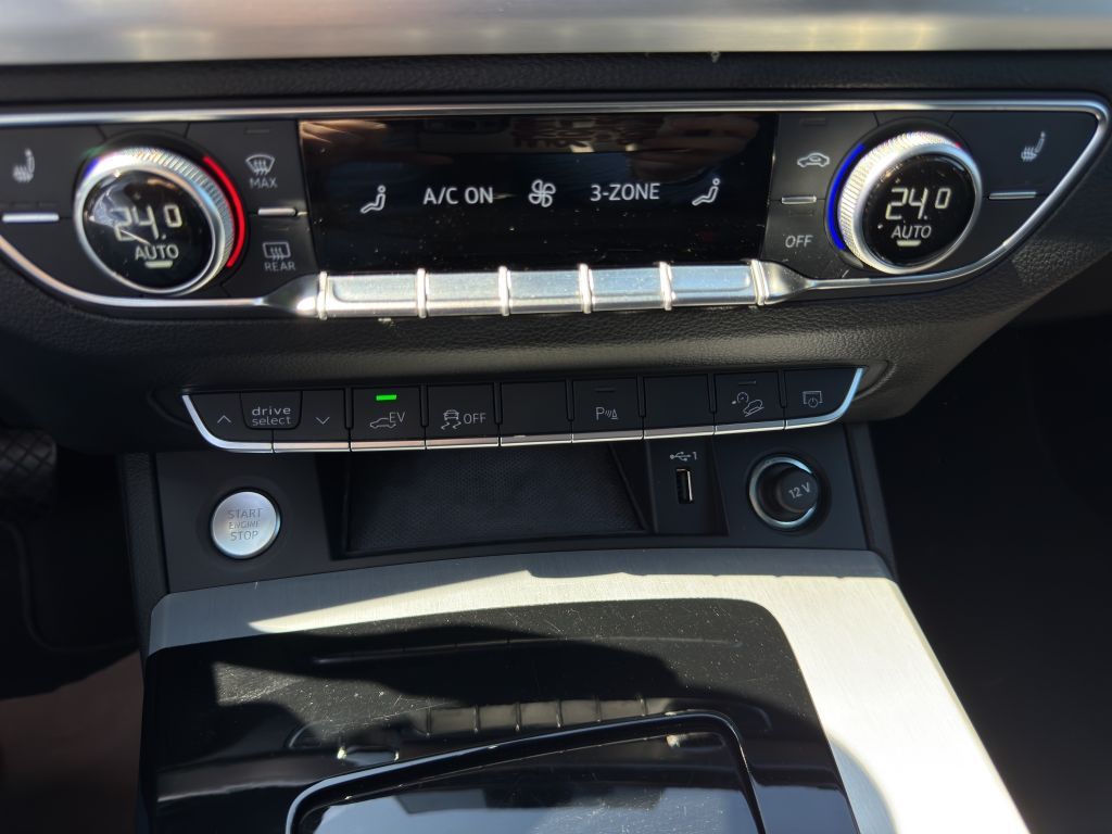 Audi Q5 50 TFSIe quattro S tronic S-line - Samsaru's Car Outlet