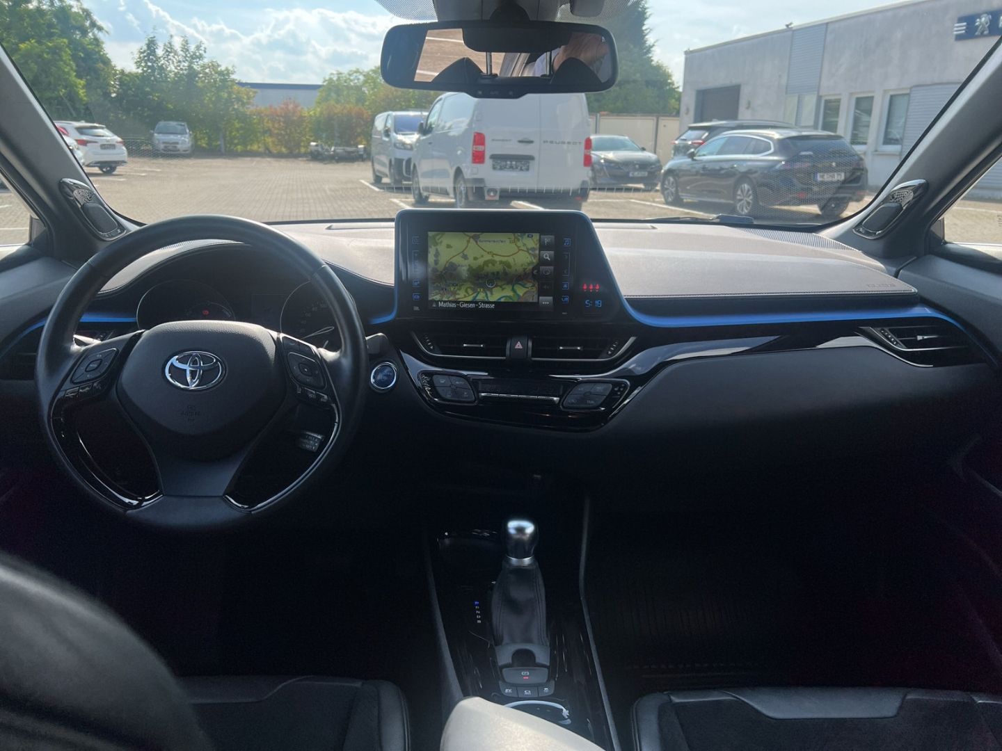 Toyota C-HR Hybrid Style Selection - Samsaru's Car Outlet