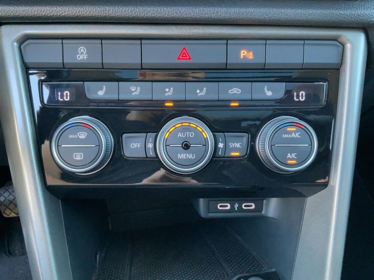 Volkswagen T-Roc 1.0 TSI STYLE - Samsaru's Car Outlet