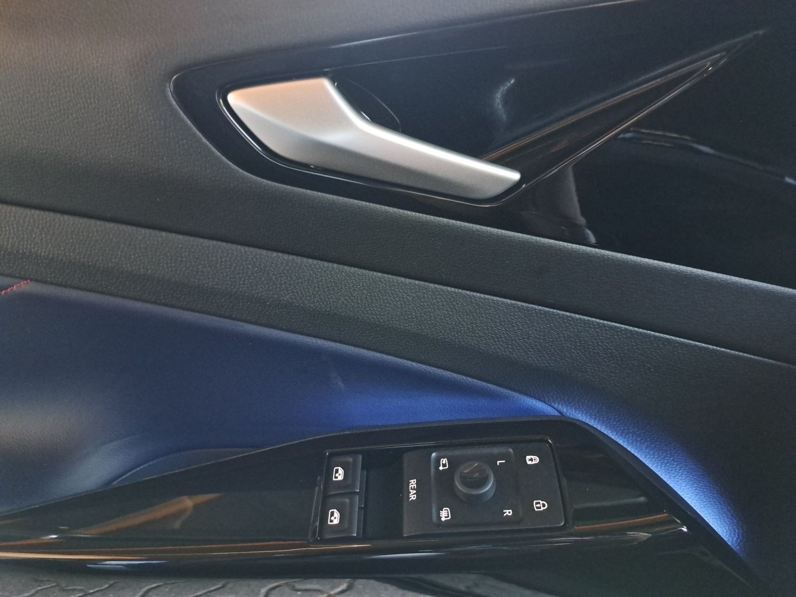Volkswagen ID.4 GTX 1,99% PANO AHK NAV APP 20" WÄRMEPU DCC