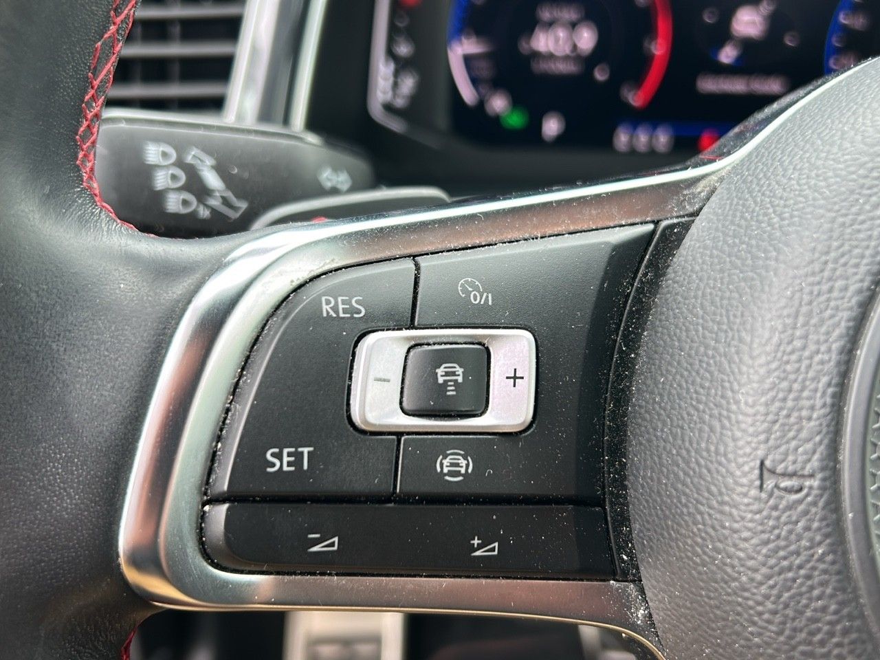 Volkswagen T-Roc Sport - Samsaru's Car Outlet
