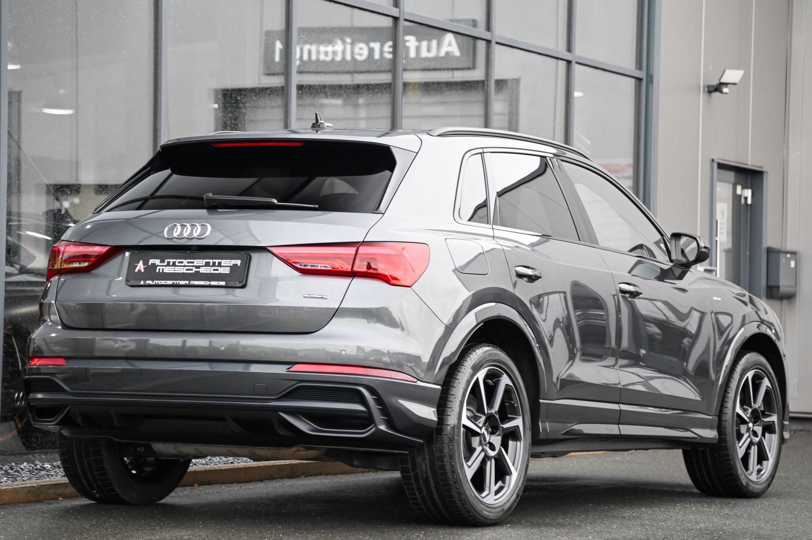 Audi Q3 40 TFSI quattro S line - Samsaru's Car Outlet