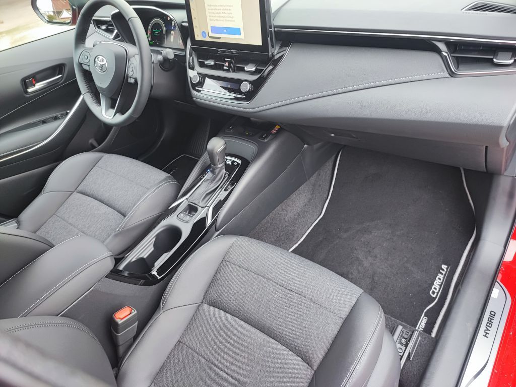 Toyota Corolla 2.0 Hybrid Touring Sports - Samsaru's Car Outlet