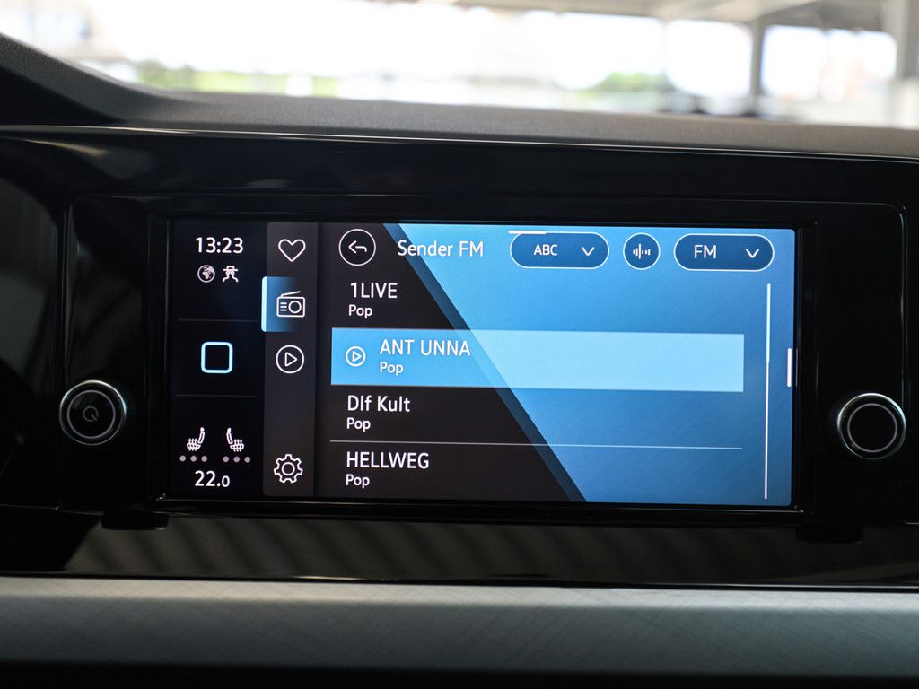 Volkswagen Golf VIII Variant Life 1.0 l TSI - Samsaru's Car Outlet