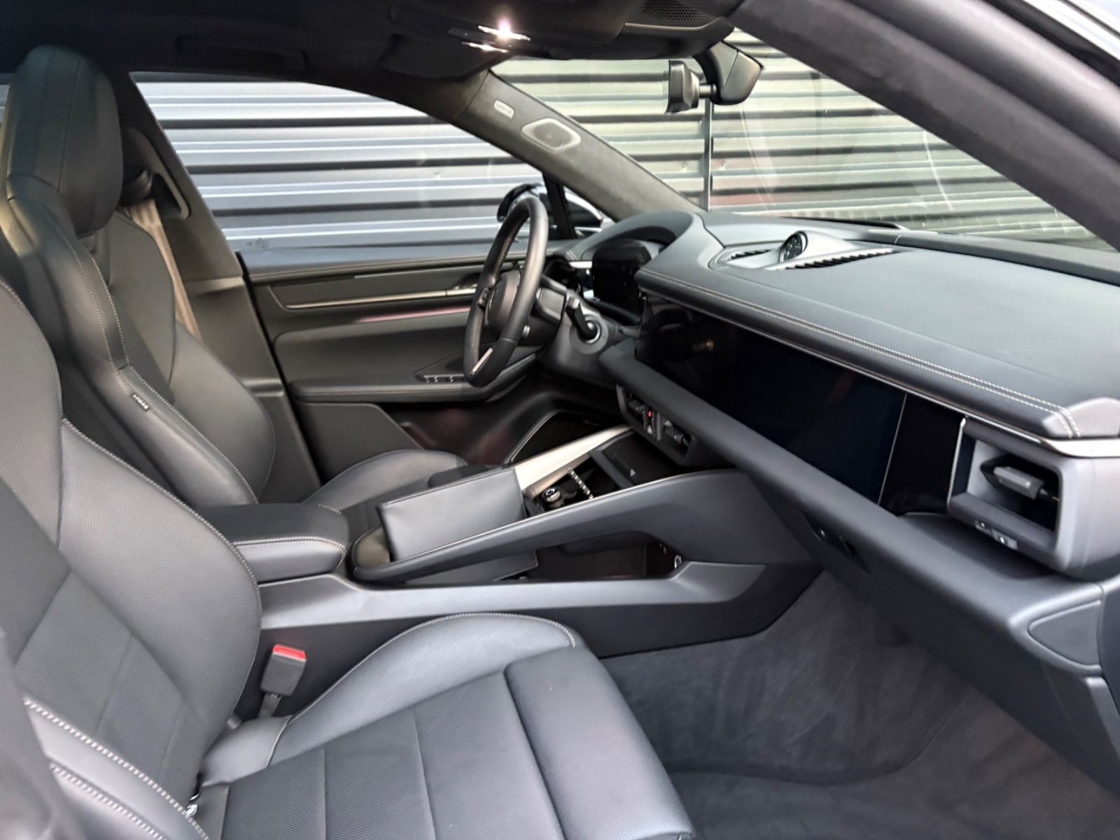 Porsche Macan E Turbo - Samsaru's Car Outlet