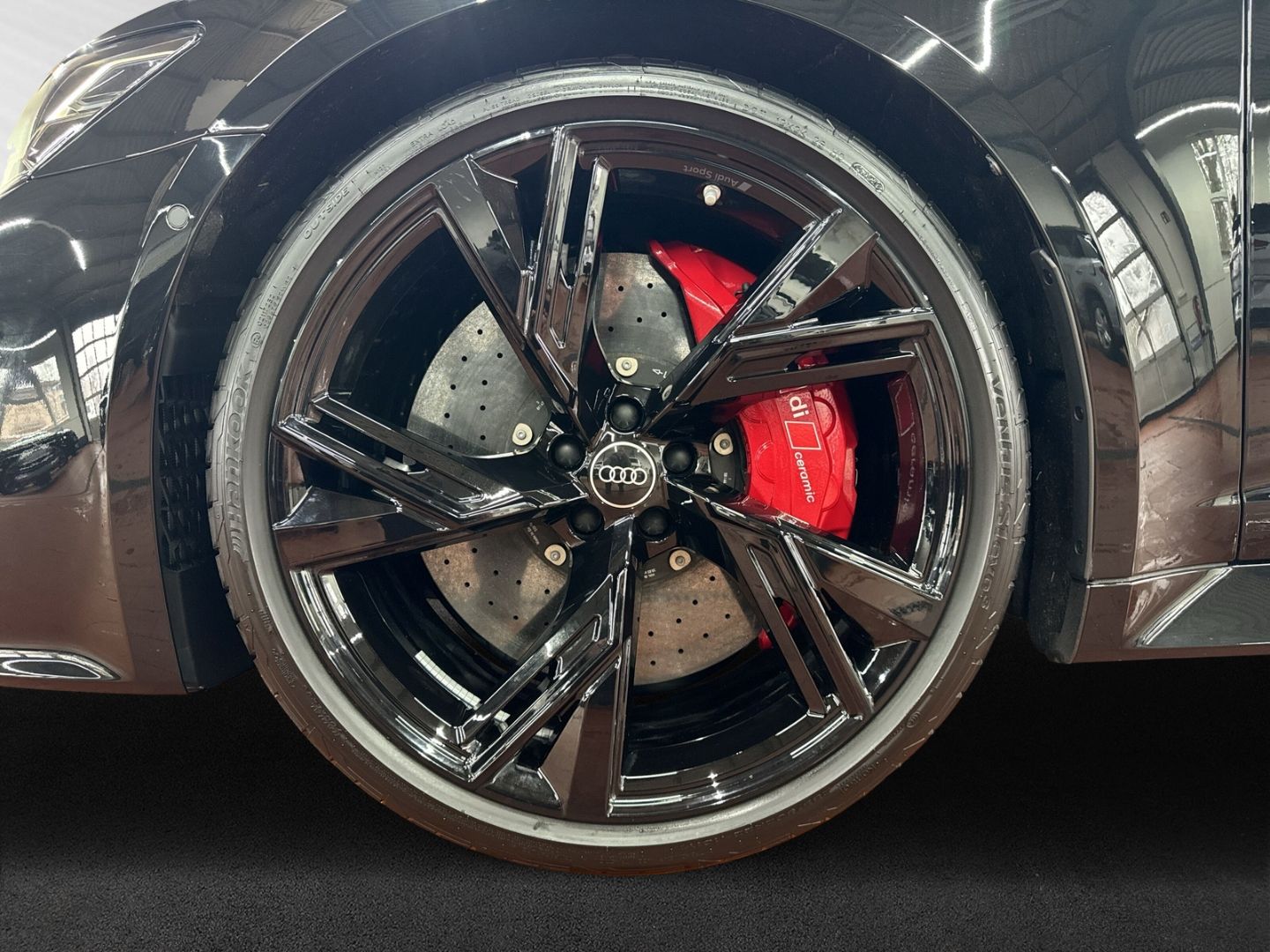 Audi RS6 Avant qu tiptro 360°+AHK+Keramik+Pano+Sthz