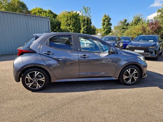 Toyota Yaris Hybrid Team D Safety Paket LED ACC Apple C