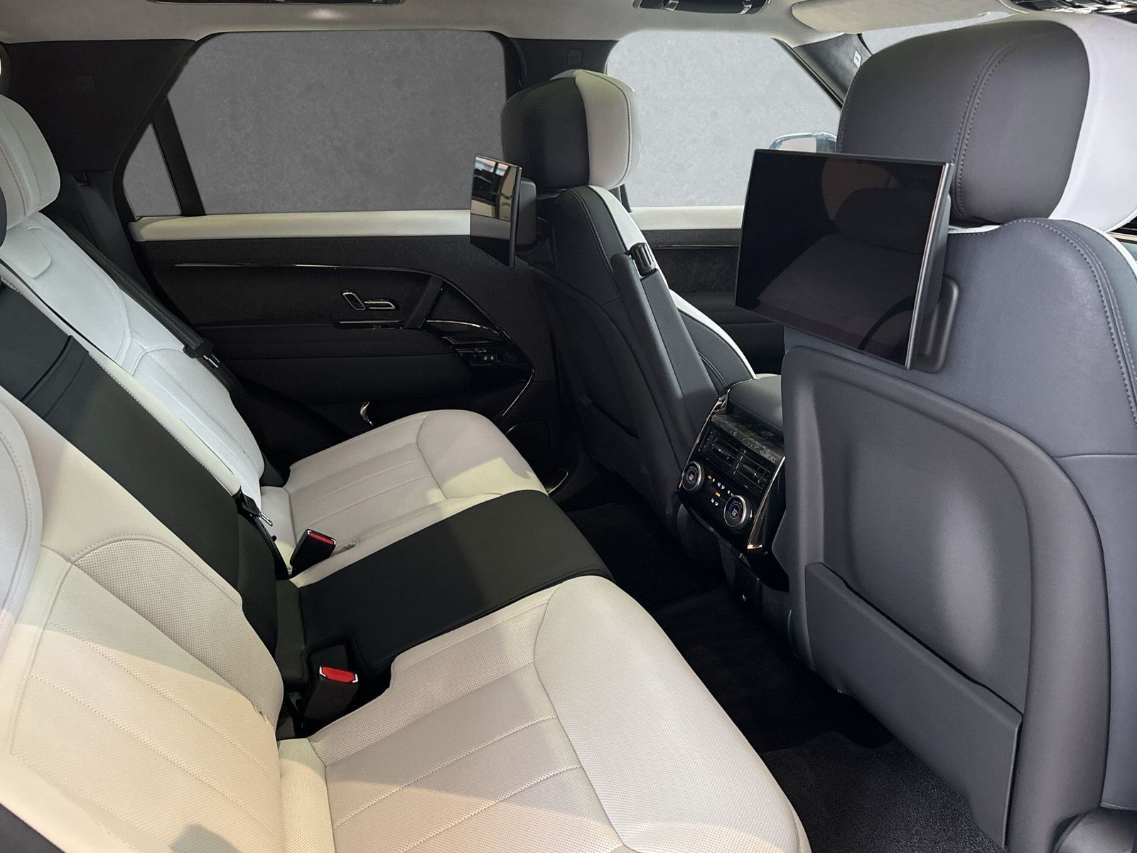 Range Rover Sport 4.4 First Edition - Samsaru's Car Outlet