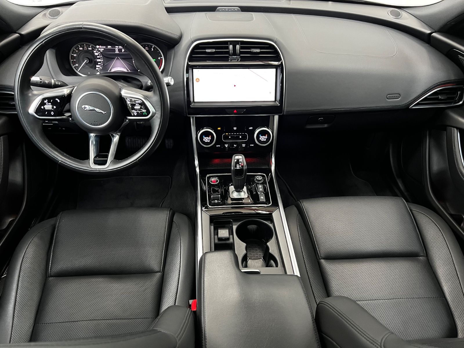 Jaguar XE S  AWD 4x4*LEDER*PANO*LED*NAVI*ACC*360°CAM*