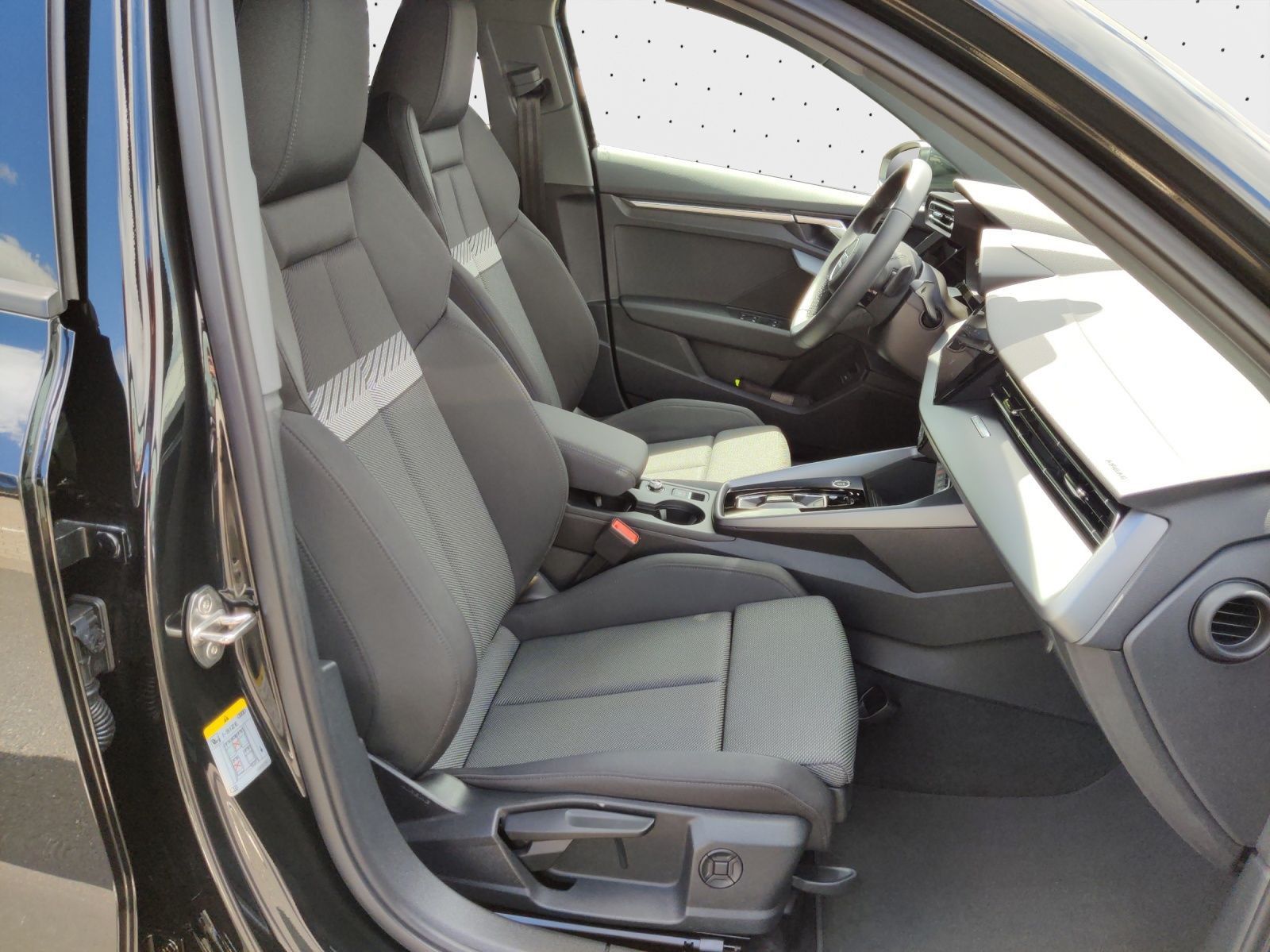 Audi A3 Limousine 30 TFSI advanced - Samsaru's Car Outlet
