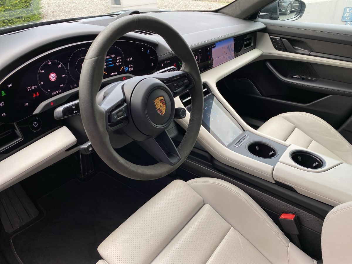 Porsche Taycan GTS Sport Turismo | Head-Up |Beifahrerdis