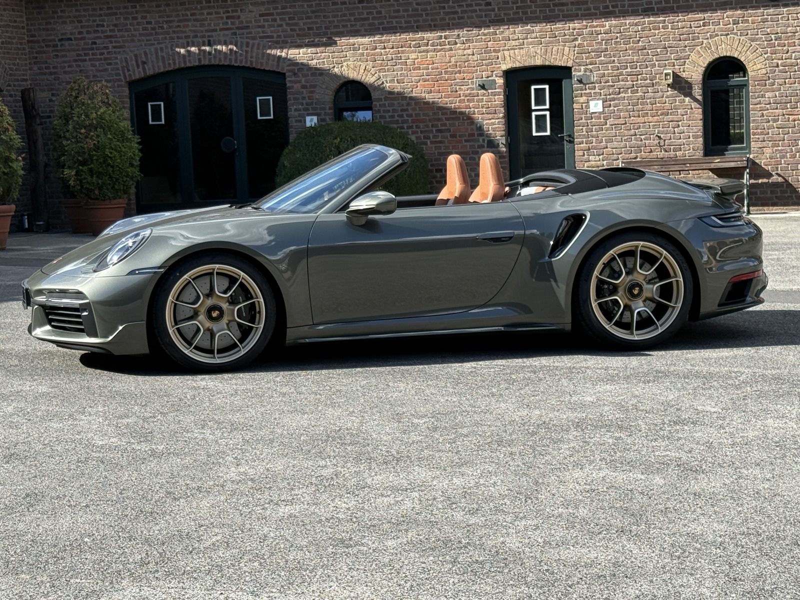 Porsche 992 911  Turbo S Cabriolet HERITAGE DESIGN*SPORT