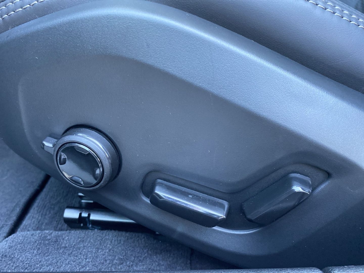 Volvo V60 T6 AWD Ultra Dark Recharge B&W HUD Pano-Dach