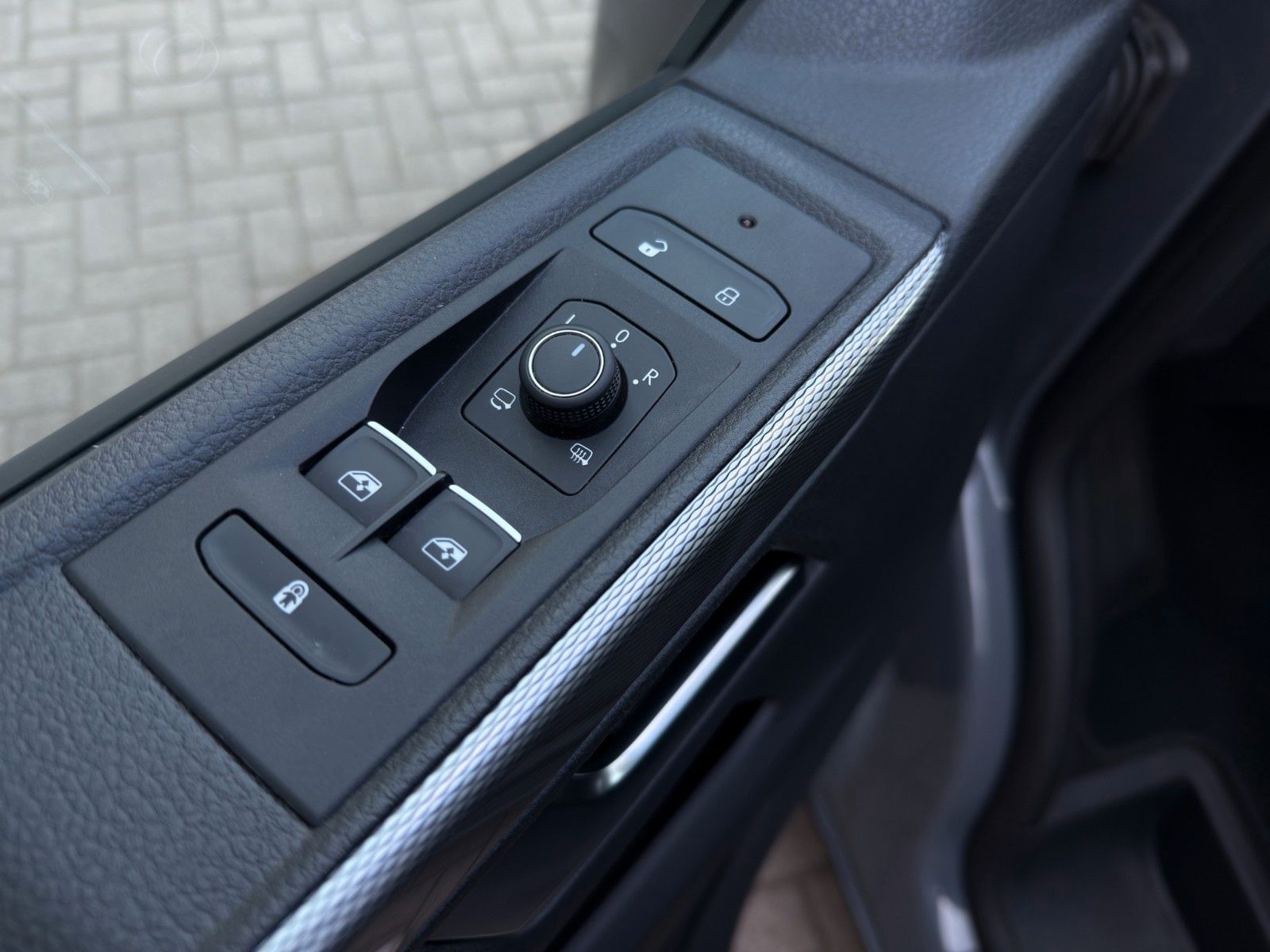 Volkswagen T6.1 Multivan - Samsaru's Car Outlet