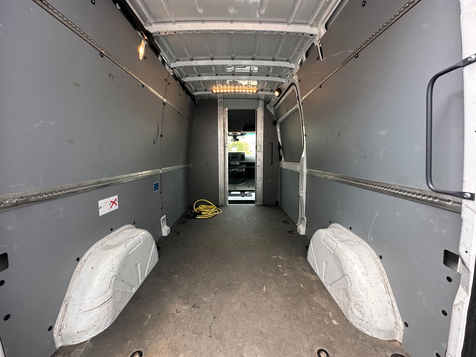 Mercedes-Benz eSprinter III - Samsaru's Car Outlet