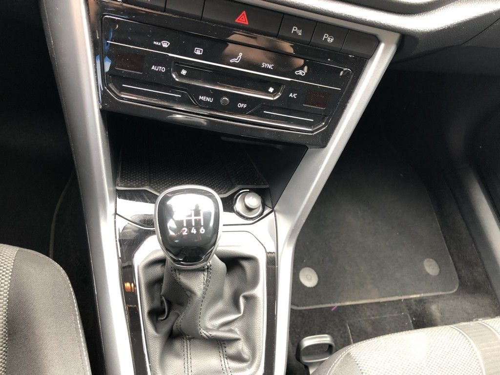 Volkswagen T-Roc 1.0 Life - Samsaru's Car Outlet