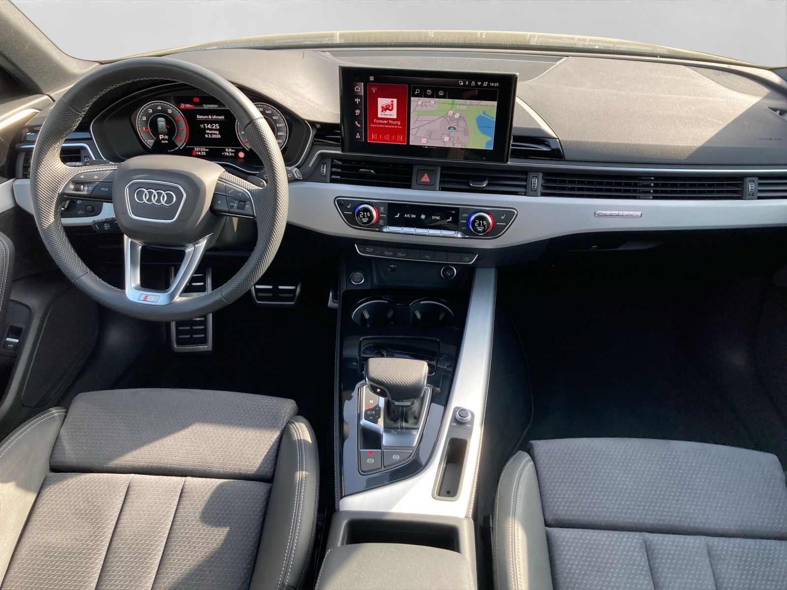 Audi A4 Avant 40 TFSI Q 2x S LINE AHK MATRIX-LED LM19