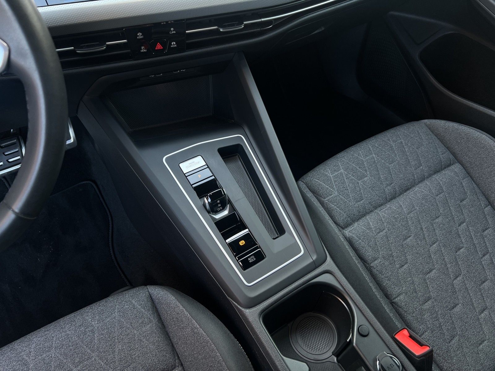 Volkswagen Golf VIII 1.5 eTSI Move - Samsaru's Car Outlet