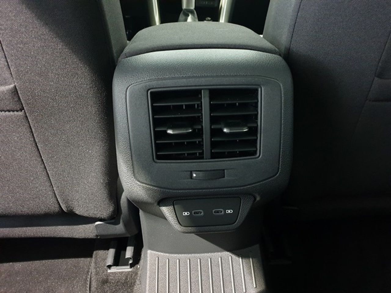 Volkswagen T-Roc 1.5 TSI Move DSG - Samsaru's Car Outlet