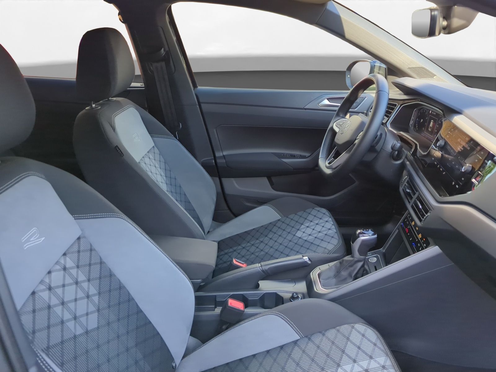 Volkswagen Taigo 1.5 TSI R-Line - Samsaru's Car Outlet