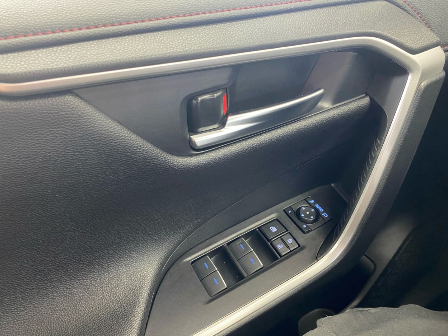 Toyota RAV 4 Plug-in-Hybrid - Samsaru's Car Outlet