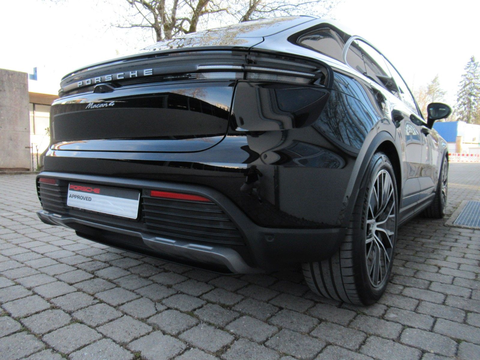 Porsche MACAN 4e - Samsaru's Car Outlet
