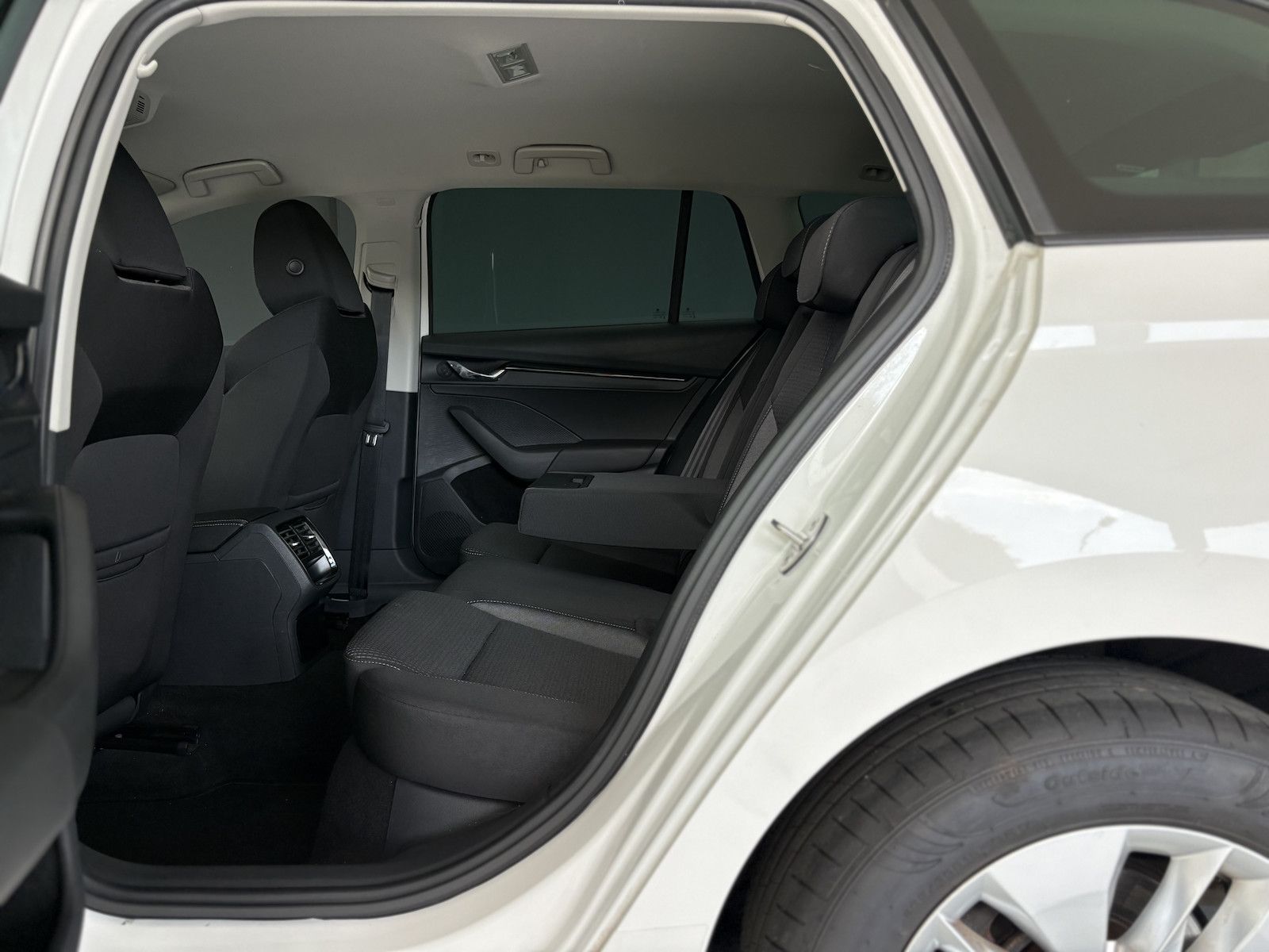 Skoda Octavia 2.0 TDI Ambition - Samsaru's Car Outlet