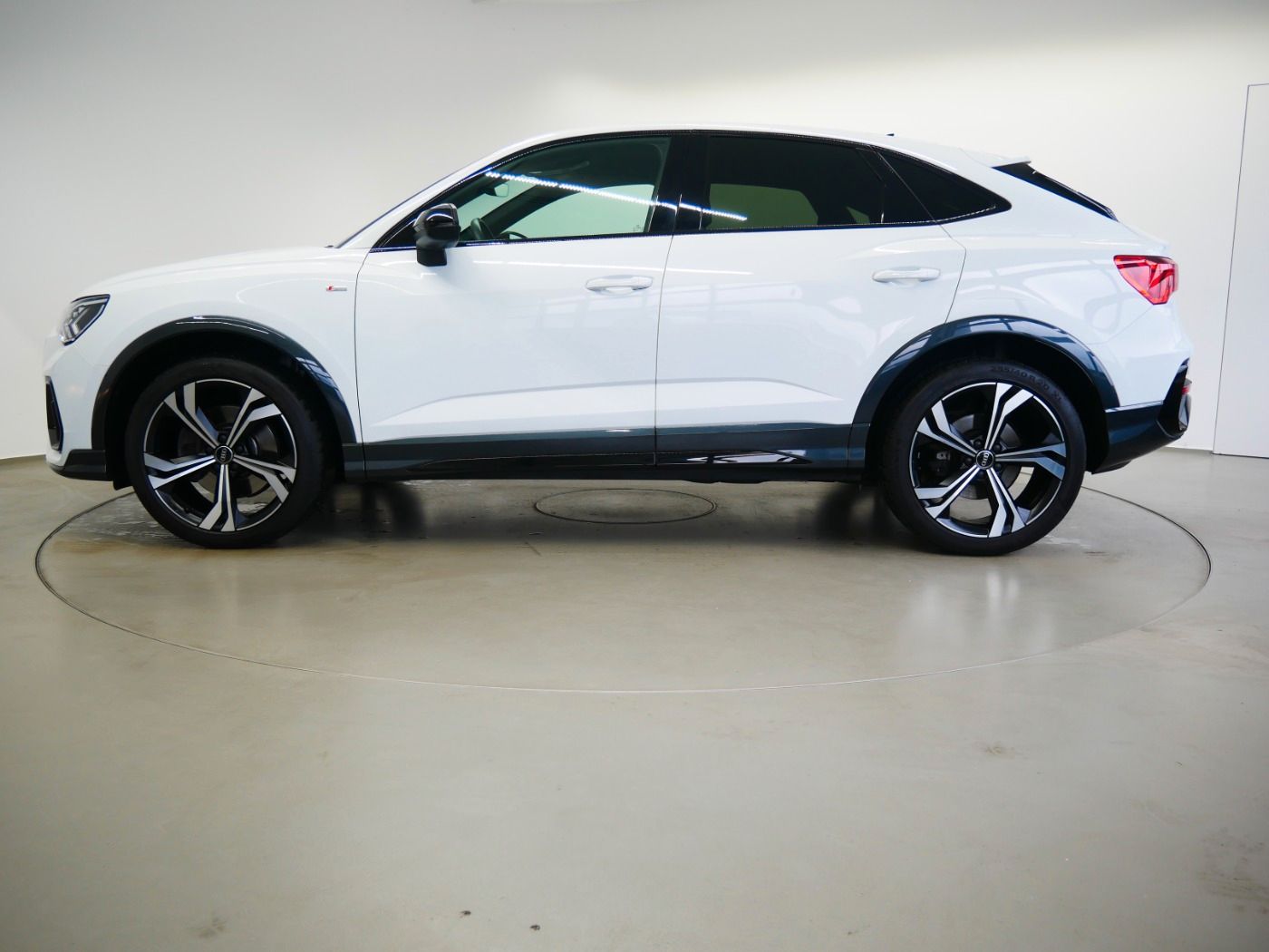 Audi Q3 Sportback 40 TDI quattro S line - Samsaru's Car Outlet