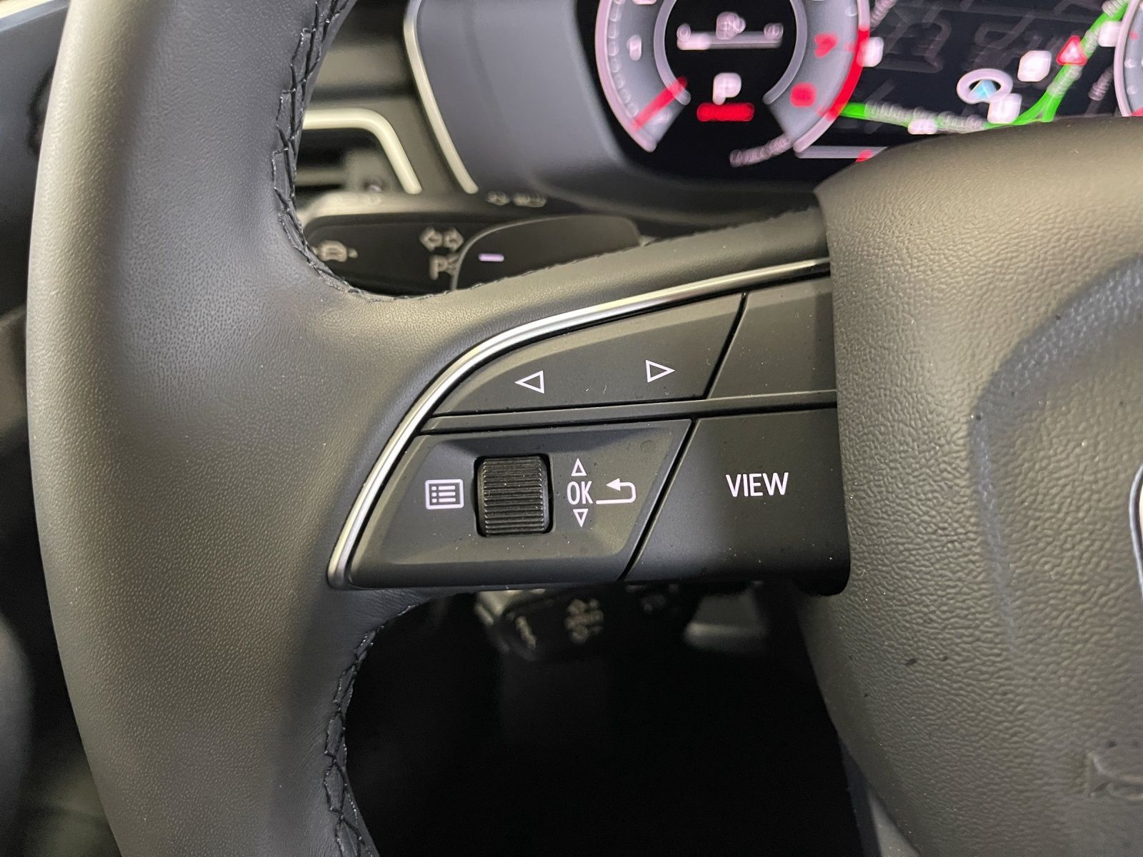 Audi A4 allroad 45 TFSI qu. AHK Pano Matrix LM 19" RF