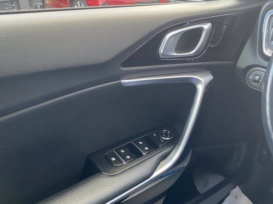 Kia Ceed Sportswagon 1.6 GDI DCT Plug-in Hybrid - Samsaru's Car Outlet