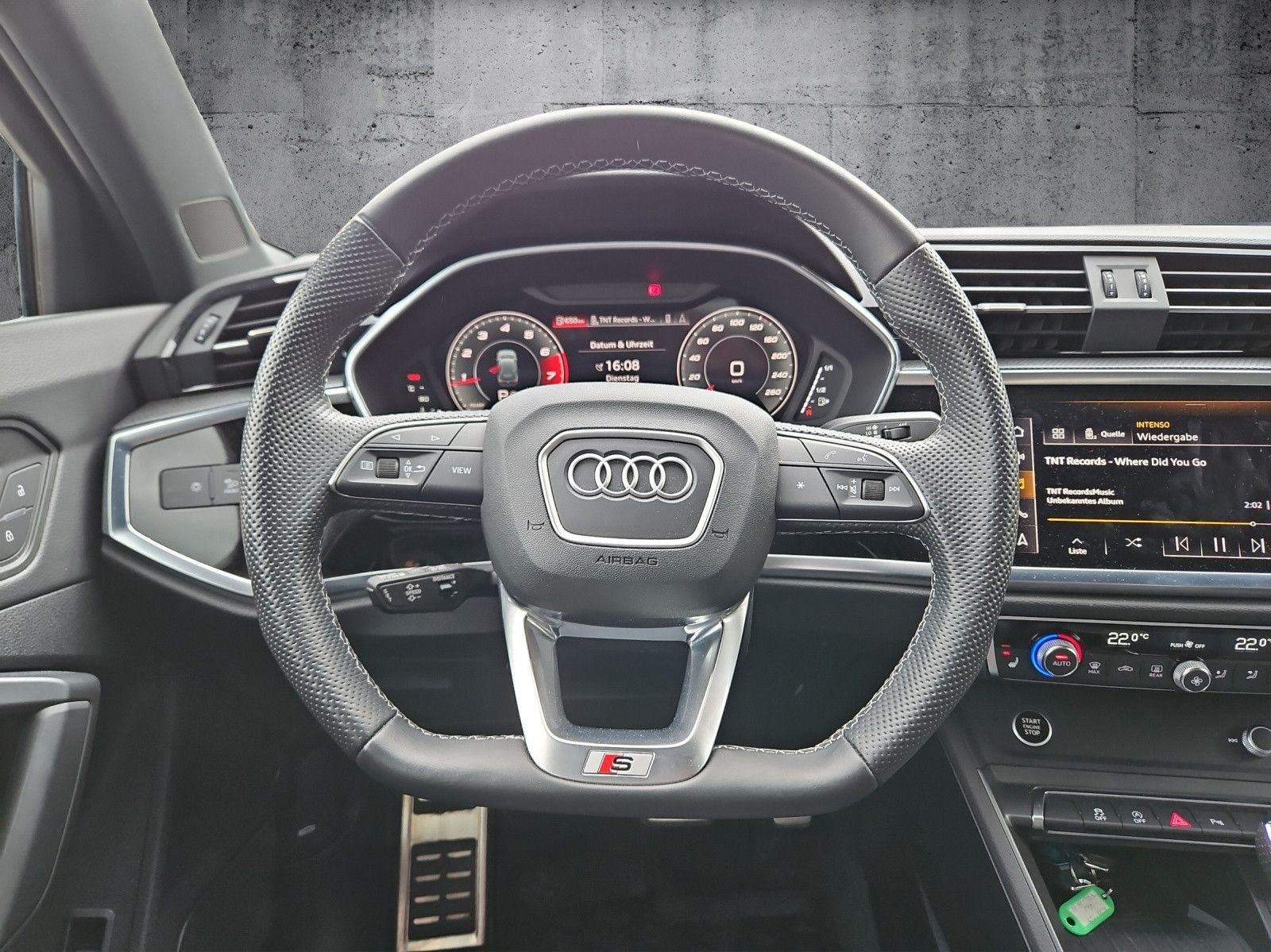 Audi Q3 40 TFSI quattro S tronic S line - Samsaru's Car Outlet